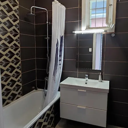Aranyharmat Apartment