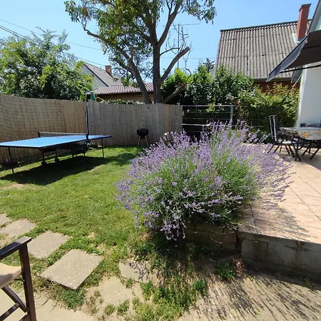 Apartment Aranyharmat *