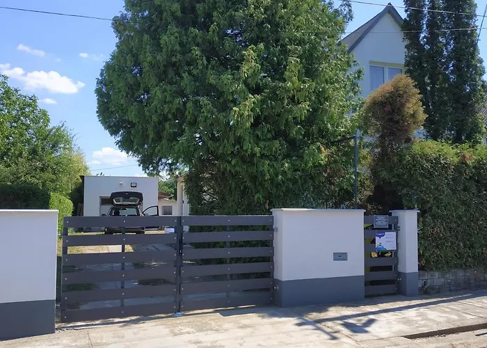 Apartment Aranyharmat *