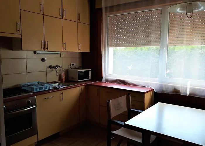 Aranyharmat Apartment